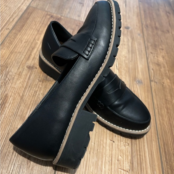 🌿Loafers🌿 - Picture 2 of 5